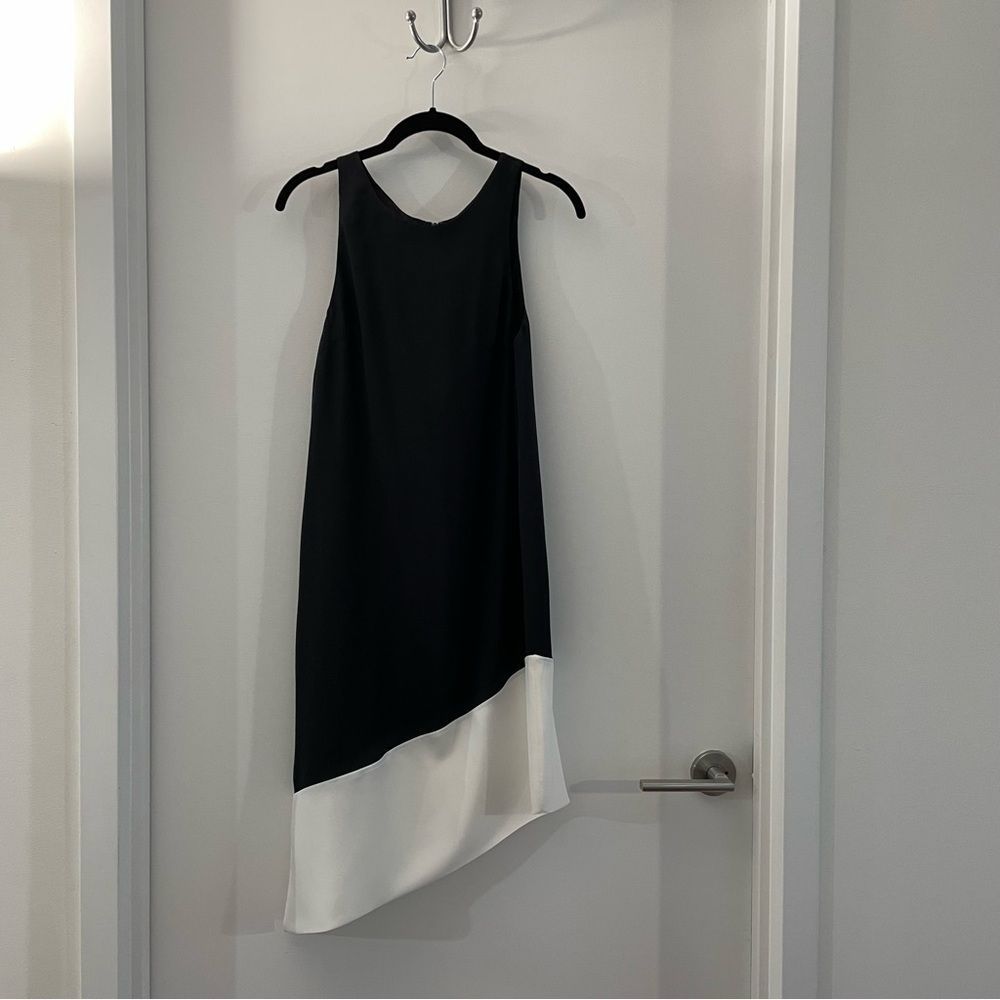 Club Monaco Quynh Asymmetrical Midi Dress | Black | Size: 00 - Picture 5 of 9